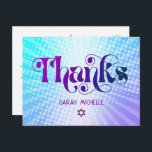 Bat Mitzvah Retro Blue Lila Gradient Vielen Dank Postkarte<br><div class="desc">Vergewissern Sie sich, dass Ihr Lieblings-Bat Mitzvah ihre Wertschätzung für alle, die ihre Meilenstein-Veranstaltung unterstützt! Senden Sie diesen Spaß, boho Retro, personalisiert danke Ihnen Postcard. Die trendige, fett lila und marineblaue Typografie mit moderner Sans-Serif-Typografie überlagert den Hintergrund von türkisfarbenen Pop und lila Ober-Farbradien mit weißen Punkten. Personalisieren Sie den benutzerdefinierten...</div>