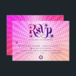 Bat Mitzvah Retro Boho Pink Orange Gradient Entrée RSVP Karte<br><div class="desc">Seien Sie stolz, freuen Sie sich und präsentieren Sie diesen Meilenstein Ihres Lieblings-Bat Mitzvah! Fügen Sie diese Boho, Retro, personalisierte UAWG Insert-Karte für Ihre Veranstaltung. Spaß, trendige, kühn dunkelrosa und lila Typografie mit moderner Sans Serif Typografie überlagern den Hintergrund von Pop-Lichtstrahlen in Orange- und Rosa-Ober-Farbradien mit weißen Punkten. Auf der...</div>