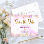 Bat Mitzvah Save the Date Gold auf rosa Wasserfarb Einladungspostkarte<br><div class="desc">Achten Sie darauf, dass alle Ihre Freunde und Verwandten den Meilenstein Ihrer Tochter Bat Mitzvah feiern können! Versenden Sie dieses atemberaubende, moderne, funkelnd Imitat-Folie und Glitzer-Punkte und Typografie-Skript vor einem weichen rosa Aquarellhintergrund, personalisierte "Save the Date" Ankündigungskarte. Personalisieren Sie den benutzerdefinierten Text mit dem Namen und Datum Ihres Bat Mitzvah....</div>