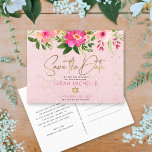 Bat Mitzvah Save the Date Pink Floral Watercolor Einladungspostkarte<br><div class="desc">Achten Sie darauf, dass alle Ihre Freunde und Verwandten den Meilenstein Ihrer Tochter Bat Mitzvah feiern können! Schicken Sie diese schicke, personalisierte "Save the Date" Ankündigungskarte. Eine atemberaubende, rosa und pfirsichfarbene Aquarellfarbe mit Imitaten, Goldfolien-Schrift-Typografie, moderne staubige Rose und graue San-Serif-Schrift überlagern einen weichen pink & konfetti-Punkthintergrund. Personalisieren Sie den benutzerdefinierten...</div>