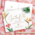 Bat Mitzvah Tropical Rett Datum Blumengoldskript Einladungspostkarte<br><div class="desc">Achten Sie darauf, dass alle Ihre Freunde und Verwandten den Meilenstein Ihrer Tochter Bat Mitzvah feiern können! Schicken Sie diese schicke, personalisierte "Save the Date" Ankündigungskarte. Stilvolle, atemberaubende, farbenfrohe, tropische Wasserfarbenvögel paradiesischer Blume, Imitate goldgeschriebenes Drehbuch, Star of David und Glitzer Punkte, zusammen mit der Rose rosa und graue moderne Sans...</div>