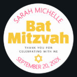 Bat Mitzvah Yellow Bold Hot Pink Typografie Cool Runder Aufkleber<br><div class="desc">Seien Sie stolz, freuen Sie sich und präsentieren Sie diesen Meilenstein Ihres Lieblings-Bat Mitzvah! Benutzen Sie diesen fetten, personalisierten Aufkleber, um ihren besonderen Tag hinzuzufügen. Spaß, groovy, kühn heiß rosa, gelb und dunkelgrau modern sans serif typografie und Star of David überlagern einen sauberen weißen Hintergrund. Personalisieren Sie den benutzerdefinierten Text...</div>