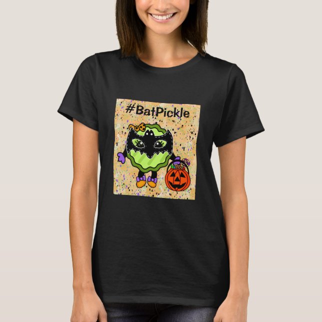 Bat Pickle | Witziges Halloween-Pickle T-Shirt (Vorderseite)