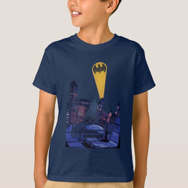 Bat Signal Over Gotham T-Shirt (Vorderseite)