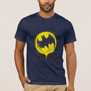 Bat-Symbol über Gerechtigkeitsliga markiert T-Shirt