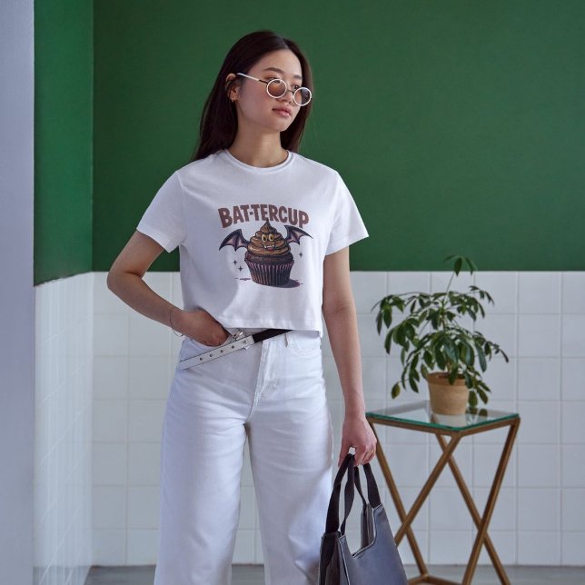 Bat-tercup Funny Halloween Cupcake Food Pun T-Shirt (Von Creator hochgeladen)