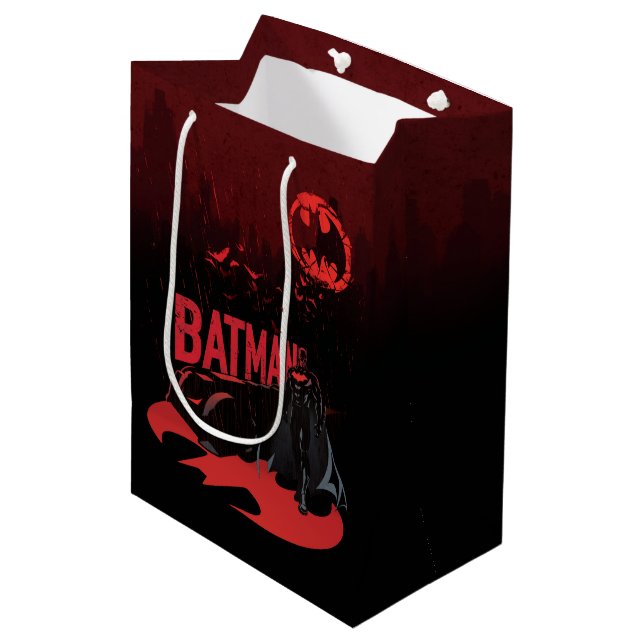 Batman Crimson Rain Mittlere Geschenktüte (Vorderseite Schrägansicht)