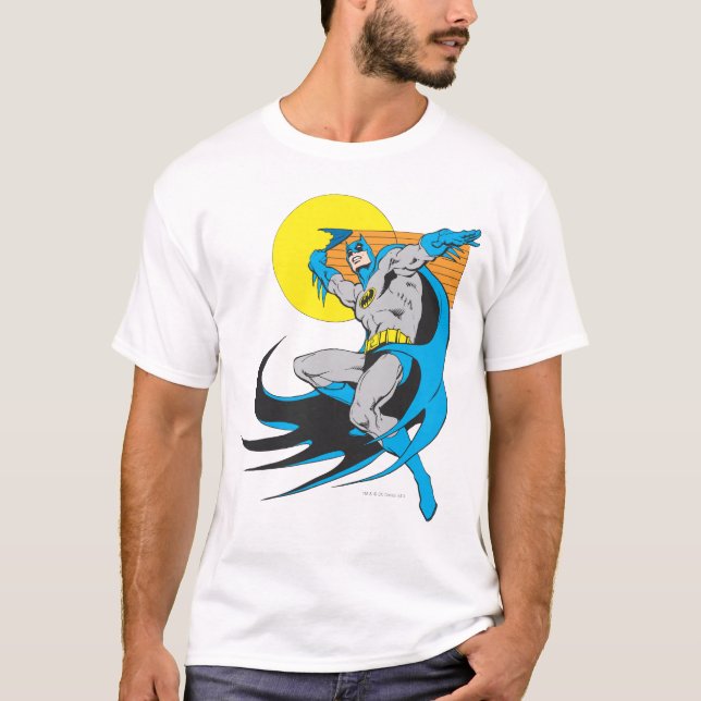 Batman Throws Batarang 2 T-Shirt (Vorderseite)