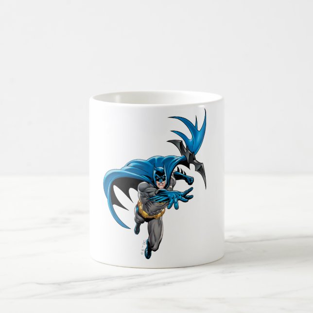 Batman wirft Batarang Kaffeetasse (Mittel)