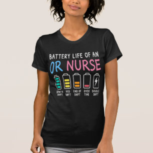 Batterielebensdauer eines OP-Pflegehumor-Diagramms T-Shirt