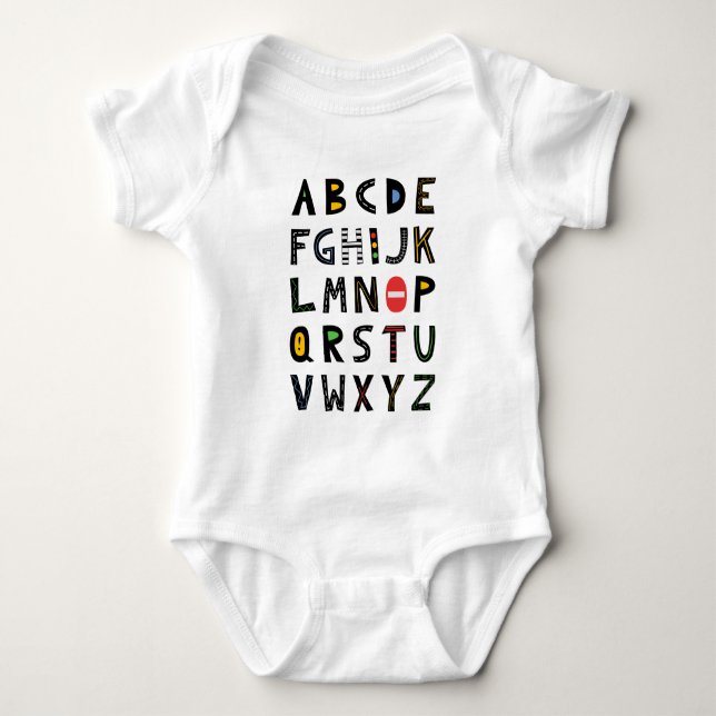 Bau Alphabet Baby Strampler (Vorderseite)