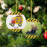 Baudump Truck Boy Foto Keepake Keramik Keramik Ornament<br><div class="desc">Diese Konstruktion umfasst einen niedlichen Müllwagen auf einem Hintergrund aus gelben und schwarzen Streifen mit Platz für ein Foto. Klicken Sie auf die Schaltfläche Anpassen für mehr Flexibilität beim Hinzufügen Ihres eigenen Textes! Variationen dieses Designs, zusätzliche Farben sowie koordinierende Produkte sind in unserem Shop, zazzle.com/store/doodlelulu verfügbar. Kontaktieren Sie uns, wenn...</div>