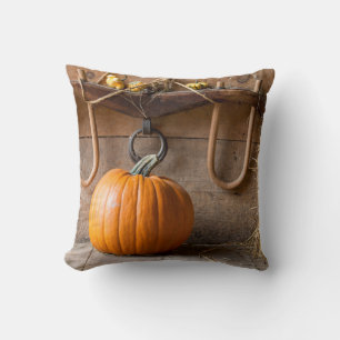 Bauer-Museum Kürbis in Scheune mit Heuballen Kissen