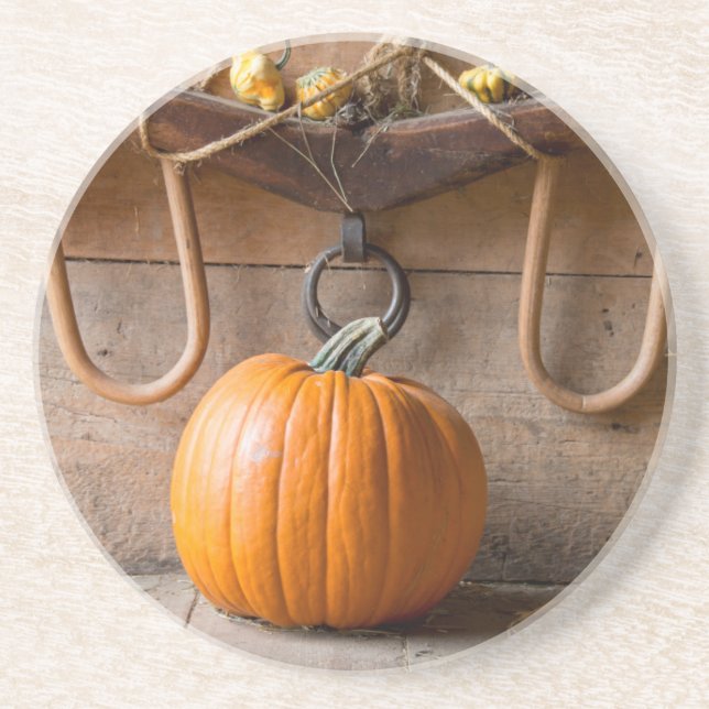 Bauer-Museum Kürbis in Scheune mit Heuballen Sandstein Untersetzer (Vorne)