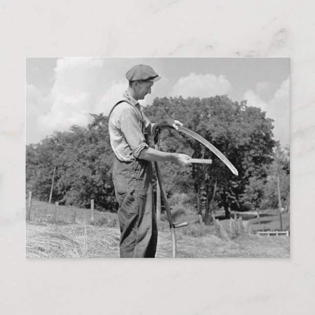 Bauer Sharpening a Scythe, 1930er Postkarte (Vorderseite)