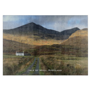 Bauernhaus und Berge auf der Isle of Mull Schottla Schneidebrett