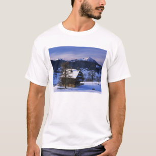Bauernhaus und Monte Rigi und Pilatus, T-Shirt