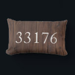 Bauernhof Nur verheiratet Zip Code Außenbereich Kissen Für Draußen<br><div class="desc">Neu gezapftes Hauswärmengeschenk - Bauernhof,  rustikales Landhausgeschenk zum Thema Zuhause für das frisch verheiratete Paar. Fügen Sie Ihre eigene Postleitzahl hinzu,  indem Sie die benutzerdefinierte Vorlage ausfüllen. Ein stilvolles,  trendiges Hochzeitsgeschenk für das gerade verheiratete Ehepaar,  das dem neuen Zuhause hinzugefügt wird.</div>
