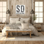 Bauernhof Rustikaler Staat Zip Code South Dakota Leinwanddruck<br><div class="desc">Dieses rustikale Schild ist eine einfache Möglichkeit,  Ihre Liebe für Zuhause anzuzeigen. Die Postleitzahl kann mit jeder beliebigen Postleitzahl im Staat personalisiert werden. Macht ein großartiges Geschenk. Erstellt von der einfachen Farmhouse Press.</div>