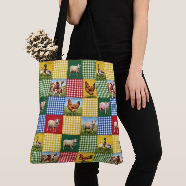 Bauernhoftiere und Gingham-Patchworkdecke (Von Nahem)