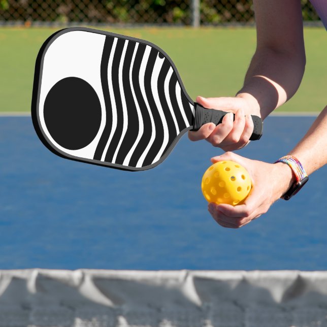 Bauhaus Abstrakt Pickleball Schläger (InSitu)
