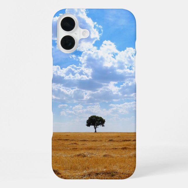 Baum auf einem geernteten Weizenfeld iPhone Hülle (Rückseite)