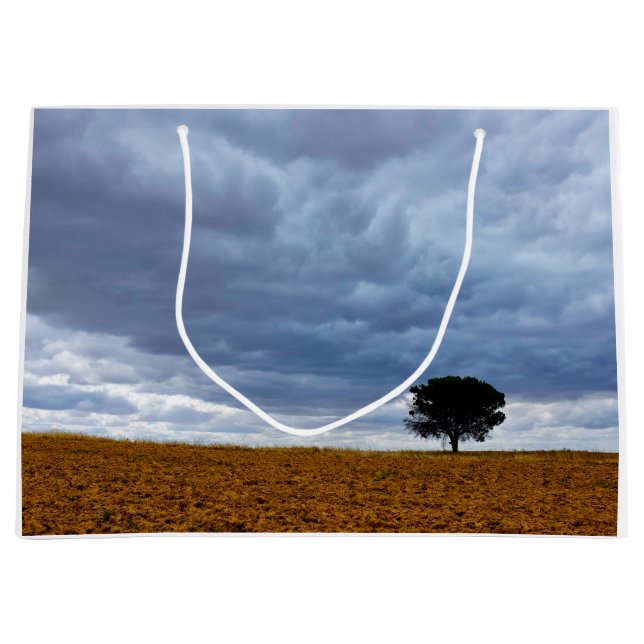 Baum auf einem leeren Feld Große Geschenktüte (Vorderseite)