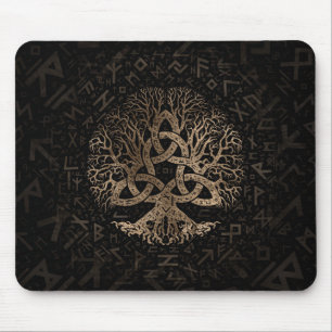 Baum des Lebens mit Triquetra auf Futhark Muster Mousepad