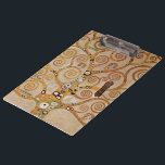 Baum des Lebens von Gustav Klimt, stilisiert Jugen Klemmbrett<br><div class="desc">Baum des Lebens (1905-1911) von Gustav Klimt. Der Baum des Lebens ist ein Vintages Jugendstil-Gemälde mit dem Wissensbaum, das den schwarzen Beute, das Todessymbol, in Frage stellt. Der normale Lebenszyklus im Sinne von Freud und Klimt. Die Stoclet Frieze ist eine Serie von Symbolismus-Panels und Gustav Klimts letzter großer Wandarbeit. Sie...</div>