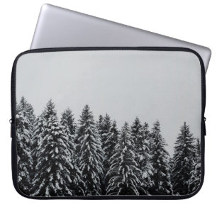BAUM ÜBERDECKTER SCHNEE UNTER SCHÖNEM HIMMEL LAPTOPSCHUTZHÜLLE