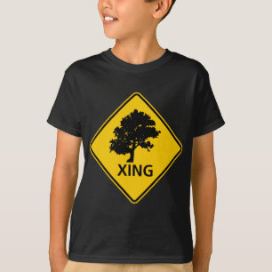 Baum-Überfahrt-Landstraßen-Zeichen T-Shirt