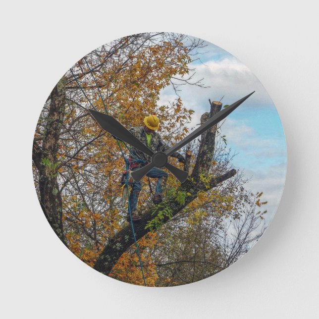 Baumchirurg Runde Wanduhr (Vorderseite)