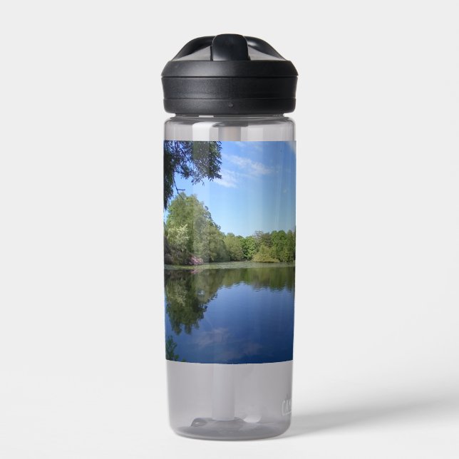 Bäume am Fluss - Teil der Reflektionsreihe Trinkflasche (Vorderseite)