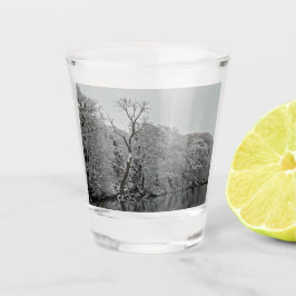 Bäume am Wasser Schnapsglas