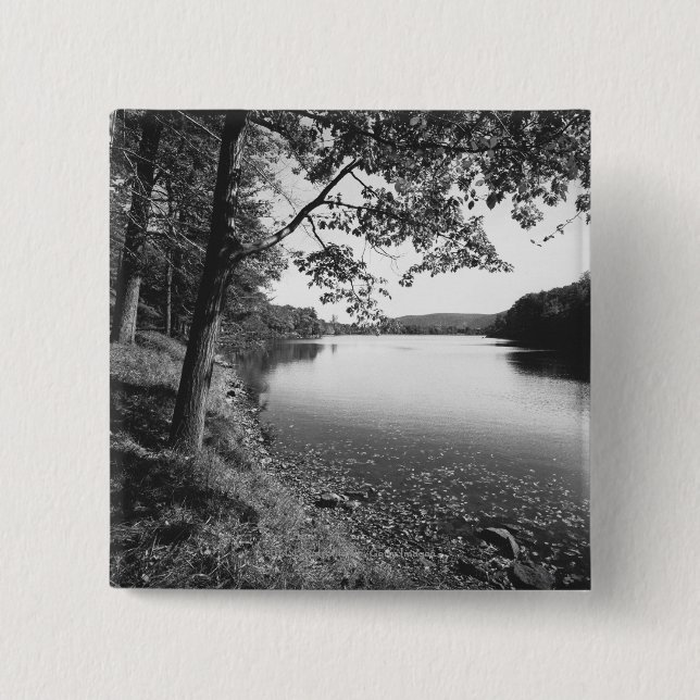 Bäume durch Fluss B&W Button (Vorderseite)