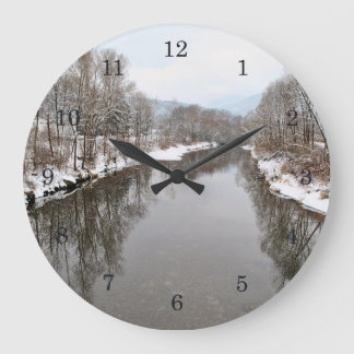 Bäume im Fluss Große Wanduhr