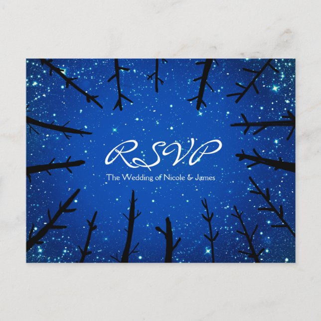 Bäume in der Nacht Sky Rustic Wedding RSVP Karte (Vorderseite)