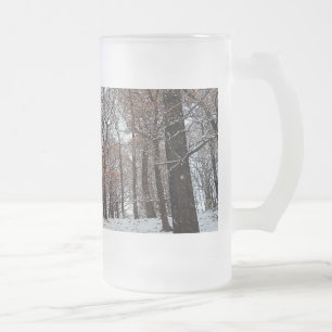 Bäume mit orangefarbenen Blätter und Schnee Mattglas Bierglas
