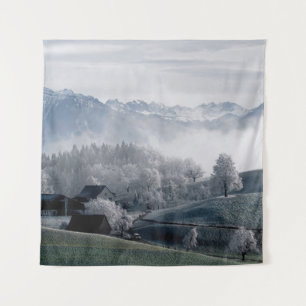 BÄUME NEBEN SCHNEEANLAGE, DIE TÄGLICH ÜBER DEN BER WANDTEPPICH