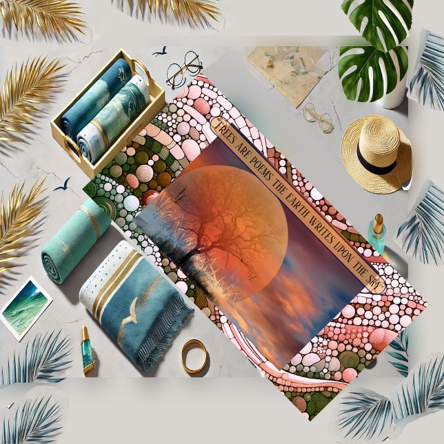 Bäume sind Gedichte, die die Erde auf den Himmelsp Strandtuch (Trees Are Poems The Earth Writes Upon The Sky Fun Beach Towel)