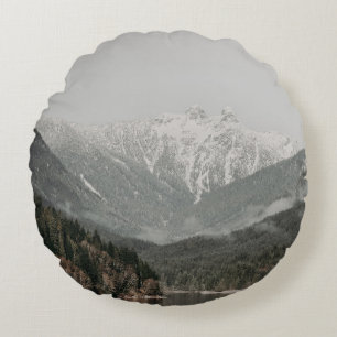 BÄUME UND BERGE RUNDES KISSEN