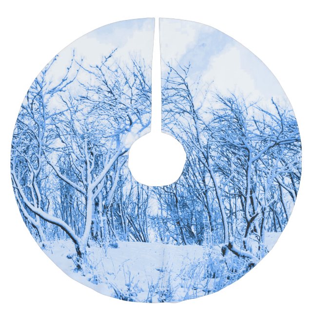 Bäume und Schnee Winterlandschaft, Kobalt Blau Polyester Weihnachtsbaumdecke (Vorderseite)