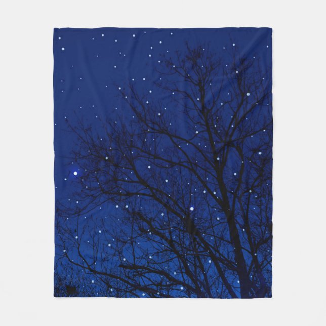 Bäume vor Sternenhimmel-Hintergrund. Bäume in der  Fleecedecke (Vorderseite)