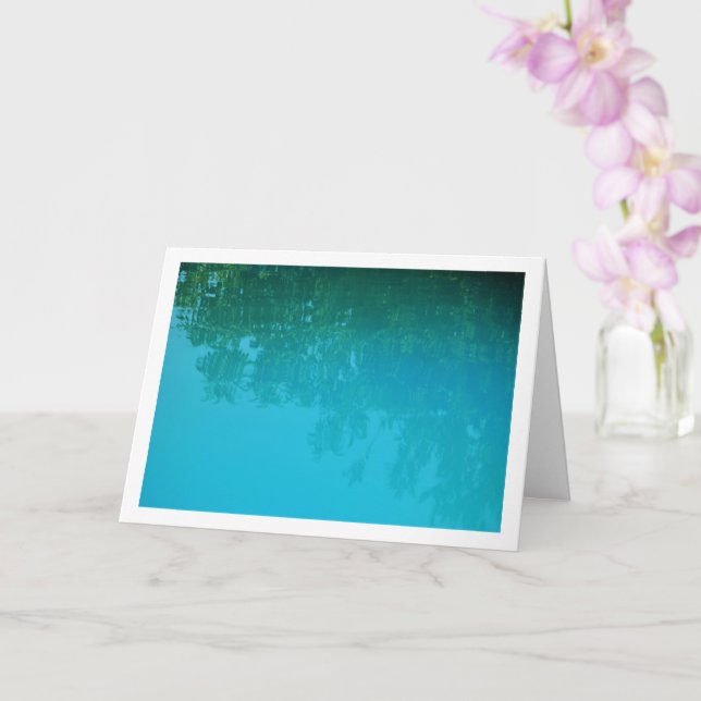 Baumreflektion im Hintergrund des Pools Karte (Orchidee)