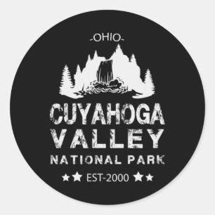 Baumreihe mit Wasserfall Cuyahoga Valley National Runder Aufkleber