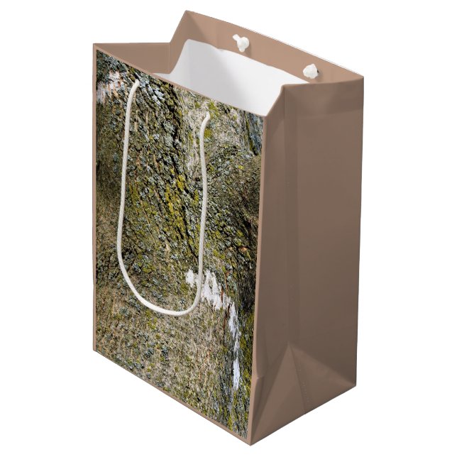 Baumwagen mit Moss Print Mittlere Geschenktüte (Vorderseite Schrägansicht)