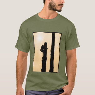 Baumzüchter-T-Shirt: Silhouettierter Bergsteiger T-Shirt