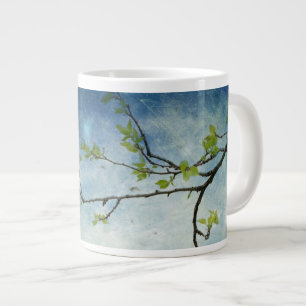Baumzweig über texturierten Himmel Jumbo-Tasse