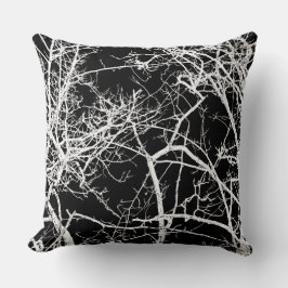 Baumzweige auf schwarzem Hintergrund Kissen