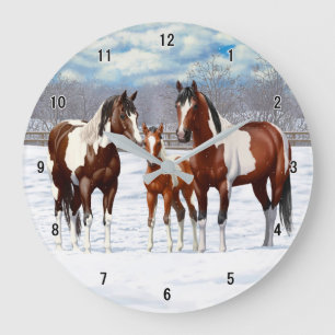Bay Pinto Paint Horses In Winter Snow Große Wanduhr